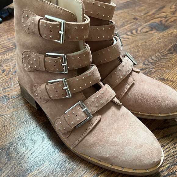 Suede Boots - brand unknown very lightly used - Picture 2 of 5